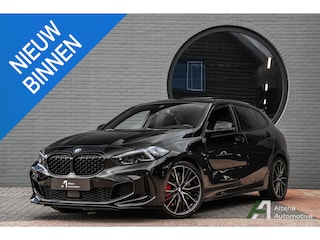 BMW M135i xDrive M-sport stoelen, panoramadak, 19 inch, harman kardon