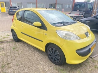 Peugeot 107 1.0-12V XR