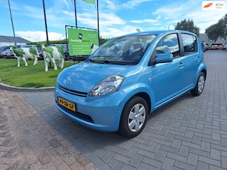 Daihatsu Sirion 2 1.0-12V Premium / Zuinig en betrouwbaar / APK juni 2027