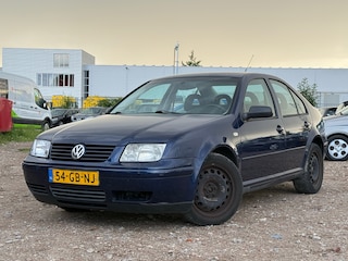 Volkswagen Bora 1.6 / APK TOT 23-02-2027