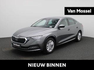 Skoda Octavia 1.0 TSI Business Edition Hatchback | Metallic lak | Parkeersensoren | Navigatie
