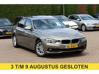 BMW 320i Corporate Lease High Executive / Trekhaak / Schuifdak / Leder / Navigatie / Parkeerhulp V+A / 16'' / Getint glas / Stoelverwarming / Cruise Control