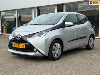 Toyota Aygo 1.0 VVT-i x-play / NL AUTO / CAMERA / NAVI
