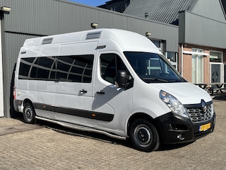 Renault Master T35 2.3 dCi L3H3 5-Persoons Ideaal voor Camper!! BTW EN BPM VRIJ!! Airco Cruise controle Kastinrichting Trekhaak 2500kg Trekgewicht Schuifdeur Ruiten om hele auto Semi automaat Euro 6 Ex overheid