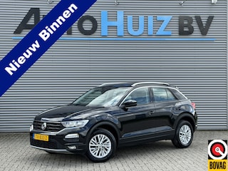 Volkswagen T-Roc 1.0 TSI Style Trekhaak LMV Airco ACC PDC voor en achterzijde