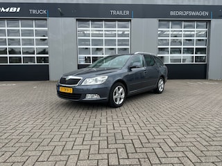 Skoda Octavia Combi 1.4 TSI > Trekhaak/cruise control.