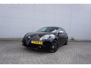 Alfa Romeo Giulietta 1.4 T Distinctive Climate / Cruise / Parkeers. / Elektr. ramen / Lm velgen / NAP