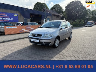 Fiat Punto 1.4-16V Dynamic AIRCO + NIEUWE APK!
