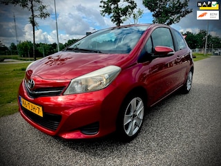 Toyota Yaris 1.3 VVT-i Aspiration, airco, trekhaak, camera, tweede eigenaar!!