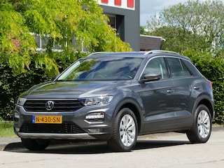 Volkswagen T-Roc 1.5 TSI Style AUTOMAAT | achteruitrijcamera | navigatie | trekhaak