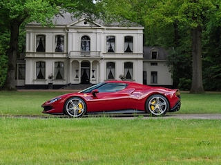Ferrari 296 3.0 V6 | Rosso Mugello | Daytona Racing Seats | Lift | Pass. Display | JBL