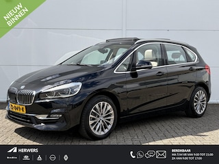 BMW 2-serie Tourer 218i High Executive / Trekhaak (  1300 kg ) / Parking Pack / Panorama dak /