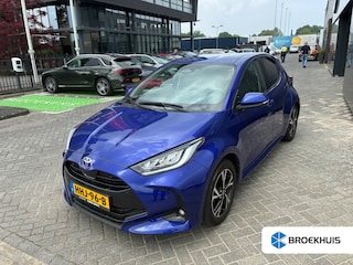Toyota Yaris 1.5 Hybrid 115pk First Edition | Camera | Carplay | Climate controle | Dodehoek detectie | Parkeersensoren voor en achter | LED verlichting | Navigatie | Lichtmetalen velgen | Keyless entry