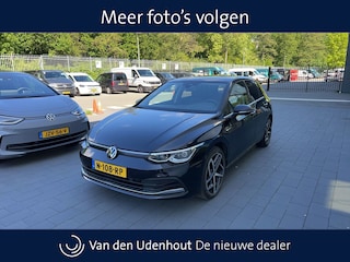 Volkswagen Golf 1.5 eTSI 150pk Style DSG / Navigatie / Stoelverwarming / IQ Light / Camera