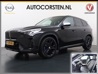BMW iX1 xDrive30 313PK 4WD M-Pack Launch Edition SOH 100% Leder Harman/Kardon®-Audio Android Auto Apple Carplay Camera Adaptief onderstel Navi-Pro Pdc AWD Live Cockpit Plus Privacy Glas Led Elek.Achterklep Lmv 19" Isofix DAB Origineel Nederlandse Auto