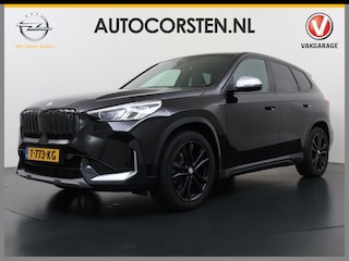 BMW iX1 xDrive30 313PK 4WD M-Pack Launch Edition SOH 100% Leder Harman/Kardon®-Audio Android Auto Apple Carplay Camera Adaptief onderstel Navi-Pro Pdc AWD Live Cockpit Plus Privacy Glas Led Elek.Achterklep Lmv 19" Isofix DAB Origineel Nederlandse Auto