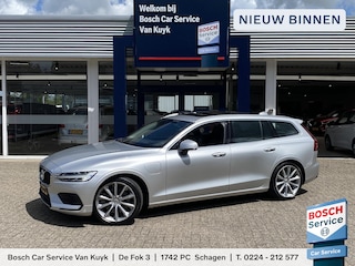 Volvo V60 2.0 T6 Twin Engine AWD Momentum Pro / Luxury Line / NL-auto / 1e eigenaar / Volledig dealer onderhouden / BTW verrekenbaar / HV-Accu verv. bij 97.000 km / Vol-Lederen comfortstoelen / Adaptive Cruise + Pilot Assist / Stoelverwarming voor / Panoramadak / Elektrische trekhaak / Elektrische kofferklep / LED-verllichting / Styling Pack / CarPlay + AndroidAuto / Standkachel /