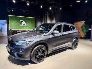 BMW X1 sDrive18i Advantage Aut Navi|Carplay|Xenon|PDC Grijs!
