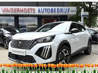 Peugeot 2008 1.2 Benzine 100 Pk Allure (ook in Blauw of zwart leverbaar) * Draadloos Aple Carplay / Android Auto * Climate & Cruise Control * Parkeersensoren Voor en Achter * Vingerhoets; Vierde Generatie Eersteklas Service. Al meer dan 100 jaar een begrip in de Brabantse Kempen