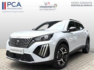 Peugeot 2008 1.2 Benzine 100 Pk Allure (ook in Blauw of zwart leverbaar) * Draadloos Aple Carplay / Android Auto * Climate & Cruise Control * Parkeersensoren Voor en Achter * Vingerhoets; Vierde Generatie Eersteklas Service. Al meer dan 100 jaar een begrip in de Brabantse Kempen