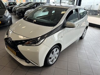 Toyota Aygo 1.0 VVT-i x-play CAR PLAY Camera NW APK BJ 2017 !!!