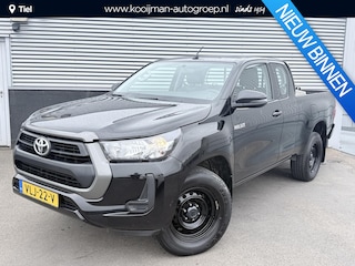 Toyota Hilux 2.4 D-4D Xtra Cab Cool Comfort 4WD Trekgewicht 3500kg incl Airco, Inschakelbare vierwielaandrijving, Sperdifferentieel achter, ABS, Brake Assist, Vehicle Stability Control (VSC), Traction Control (TRC), Hill start Assist Control (HAC), Trailer Sway Control (TSC