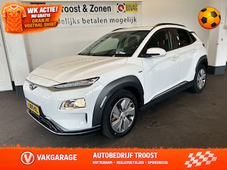 Hyundai Kona EV Fashion 64 kWh | Adaptieve cruise control | Head up display | Keyless | Lane assist | Achteruitrijcamera | Apple carplay | Climate control | Navigatie | Draadloze telefoonlader | Warmtepomp
