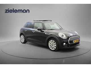 Mini Cooper 1.5 Chili Serious Business - Panorama, Cruise, Clima, Stoelverw. Half Leer
