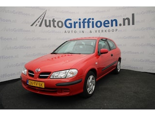 Nissan Almera 1.5 keurige hatchback met airco met nieuwe APK bij aflevering