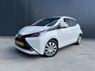 Toyota Aygo 1.0 VVT-i x-play AIRCO CAMERA LED 5 DEURS