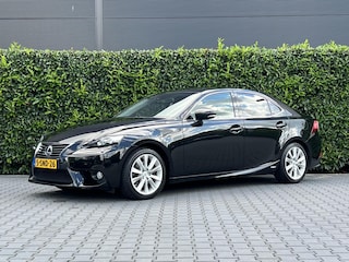 Lexus IS 300h Edition, NL AUTO, NAP LOGISCH, NAVIGATIE, CRUISE CONTROL, CLIMATE CONTROL, STOEL/STUURVERWARMING, KEYLESS, CAMERA, HALF LEDER, LICHTMETAAL 17"