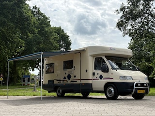 Fiat 230 CAMPER|draaistoelen|4p|trekhaak|fietsendrager met|luifel|twee bedden|zonnepanelen|keukenblok|toilet