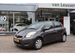 Toyota Yaris 1.3 VVT-I ASPIRATION TREKHAAK AIRCO EL-RAMEN & SPIEGELS RADIO