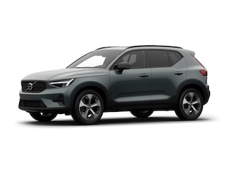 Volvo XC40 2.0 B4 Plus Dark | Achterbank verwarmd | All-seasonbanden | Charcoal hemelbekleding