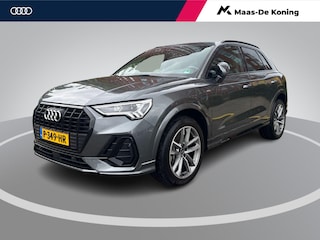 Audi Q3 45 TFSIe 245pk S edition · Camera · Apple/Android Car Play · Dodehoeksensoren · 19'' · Drive select · Navigatie · Leder/Stof