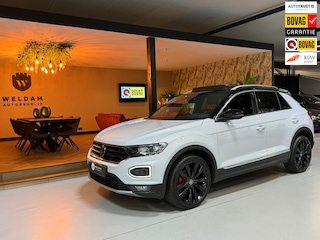 Volkswagen T-Roc 1.5 TSI Sport Business R|Automaat|ACC|Pano|19" Zwarte Velgen|Trekhaak 1.500kg|Blindspot|Keyless|Rijklaar