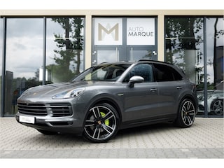 Porsche Cayenne 3.0 E-Hybrid 463PK | Luchtvering | 22" LM Velgen | Panoramadak | Sport Chrono | PDLS Plus | Surround View | Memory Pack |