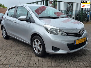 Toyota Yaris 1.0 VVT-i Aspiration 3e eigenaar dealer onderhouden achteruit camera trekhaak airco elektrische ramen cv op afs