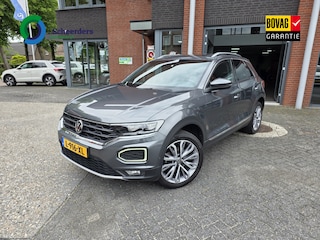 Volkswagen T-Roc 1.5 TSI Sport,Pano dak,trekhaak,Navi,1 jaar garantie