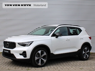 Volvo XC40 2.0 B4 Plus Dark Automaat / All Seasonbanden / Verwarmd voorruit / Trekhaak / Google Navigatie