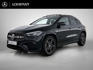 Mercedes-Benz GLA 180 Business Solution AMG | Premium Plus pakket | Nightpakket | Trekhaak | GUARD 360 ° Plus | Panoramaschuifdak | 19” vijf-dubbelspaaks AMG velgen | 360° camera | Warmtewerend, donkergetint glas |