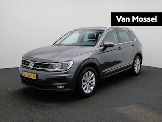 Volkswagen Tiguan 1.5 TSI Comfortline Business 131 PK| Origineel Nederlands | 1e Eigenaar | Navigatie | Trekhaak | Parkeersensoren | Climatronic | Achterklep Elektrisch | Apple Carplay | Android Auto