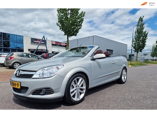 Opel Astra TwinTop 1.8 Cosmo CABRIO AUT NAVI PSENSOR LEDER CRUISE TREKHAAK 2 X SLEUTELS