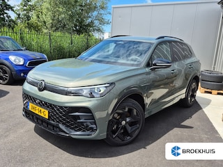 Volkswagen Tiguan 1.5 eHybrid R-Line Business 272Pk DSG/AUTO Rondomzicht camera | Head-up display | Cruise control adaptief | Stoel/stuurverwarming | Massage stoelen | Matrix lampen | Applecarplay Android auto | Black pakket | Dodehoek detectie | Keyless entry/start | Verlichte Grill/Strip | DAB |LED | 19"LMV