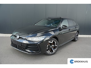 Volkswagen Passat Variant 1.5 eHybrid 272pk R-Line Edition | Panoramadak | Trekhaak | 360 Camera | Stuur & Stoelverwarming | 18"