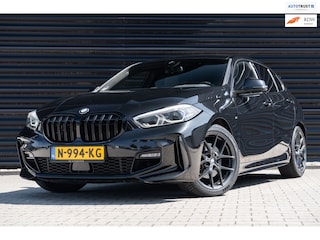 BMW 118i High Executive M sport / CARPLAY / MAXTON / SFEERVERLICHTING / STOELVERWARMING