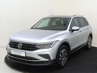 Volkswagen Tiguan 1.4 TSI eHybrid Life Business | SoH 93% | Trekhaak | Adaptieve cruise control | Achteruitrijcamera | Navigatie | Adaptieve cruise control | Stoel- en stuurwielverwarming | 3-zone airco |