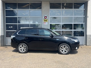 Mitsubishi Outlander 2.0 PHEV Instyle 1e Eig Trekhaak Leder Navi Schuifdak NL auto