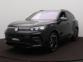 Volkswagen Tiguan 1.5 eHybrid R-Line Business Automaat - IQ light - Trekhaak - Panoramaschuif-kanteldak - Leer - Navigatie - Head-up display