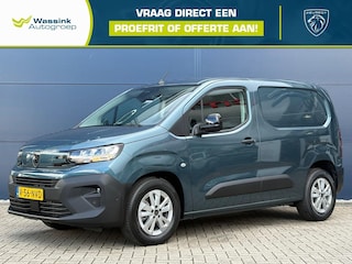 Peugeot Partner EV 50kWh 136pk L1 | Navigatie | Digitale binnenspiegel | Apple Carplay & Android Auto | Warmtepomp | 16" Lichtmetalen velgen | Houtenvloer in laadruimte met antislip afwerking (9mm) + houten zijwanden | Volledige scheidingswand met kledinghaak | Pakket Comfort Connect